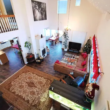 빌라 Pahta, Than Just