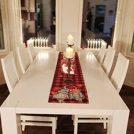 빌라 Pahta, Than Just *