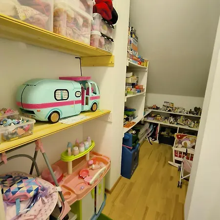 Pahta, Than Just Villa *