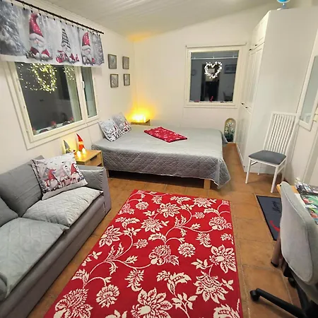 빌라 Pahta, Than Just